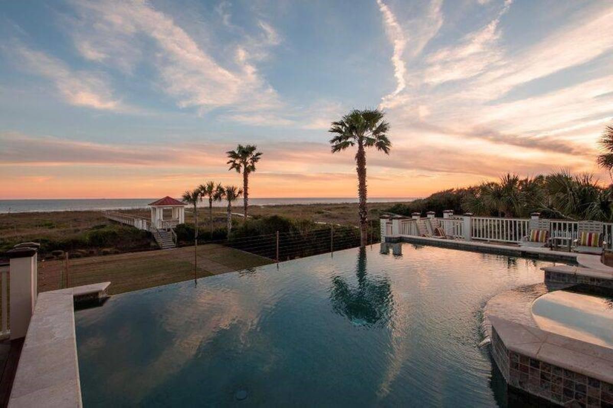 Belle Mer infinity pool, oceanfront rental on the IOP Belle Mer infinity pool, oceanfront on the IOP